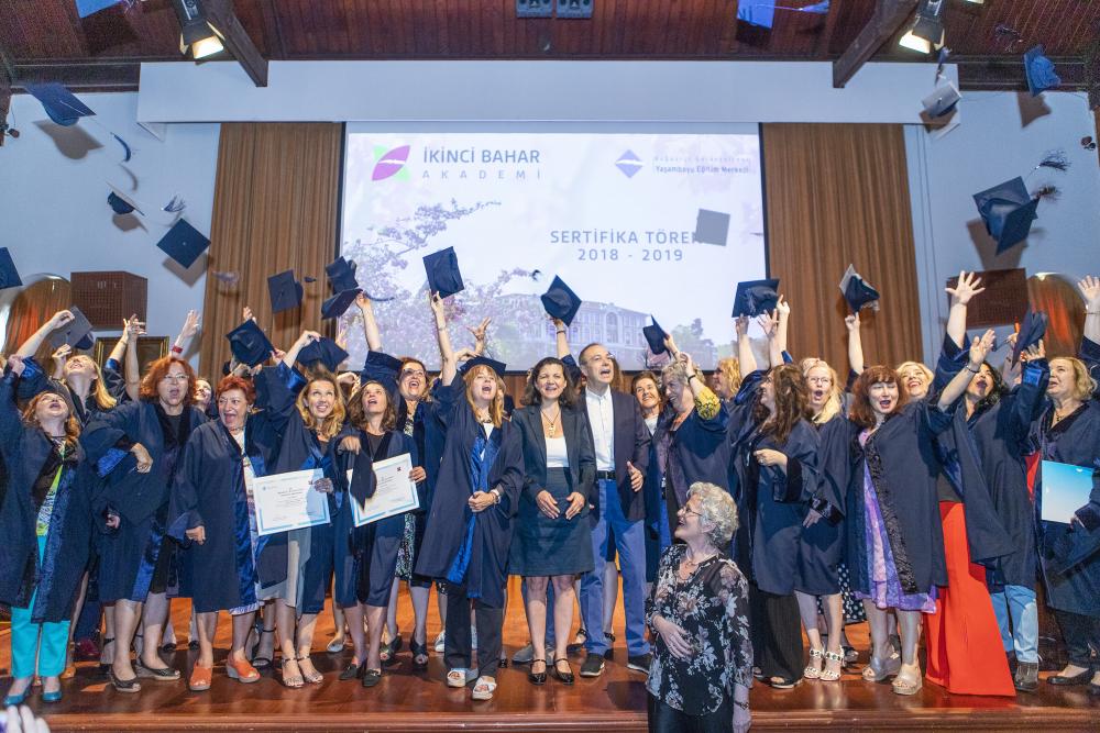 6. yılına giren "İkinci Bahar"da mezuniyet sevinci